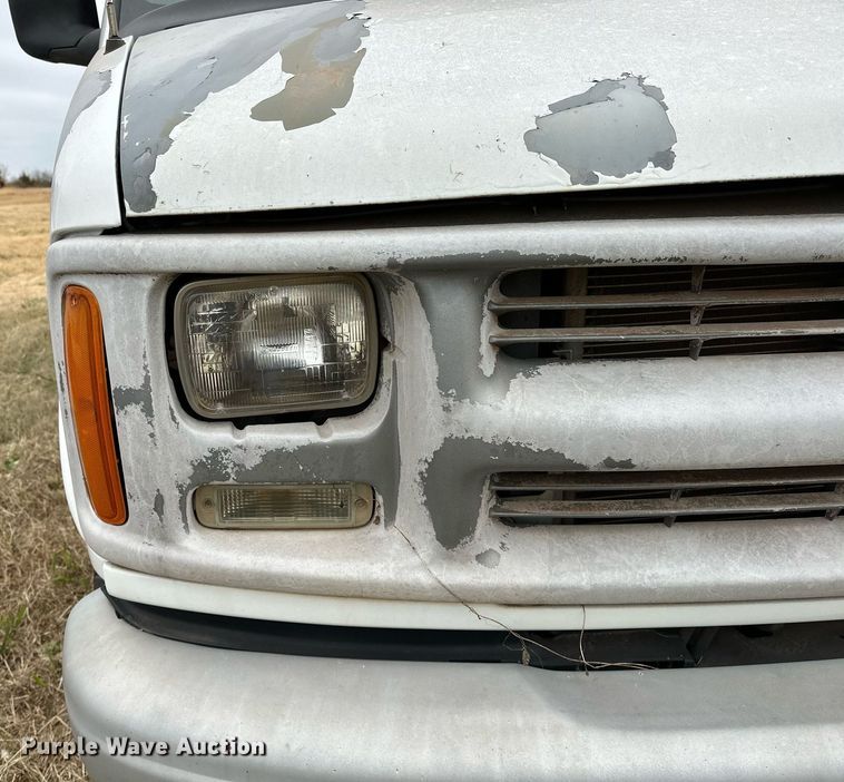 image for item DP3189 2002 Chevrolet Express 3500  van