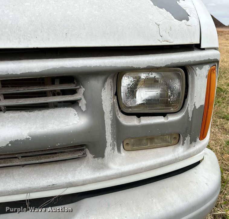 image for item DP3189 2002 Chevrolet Express 3500  van