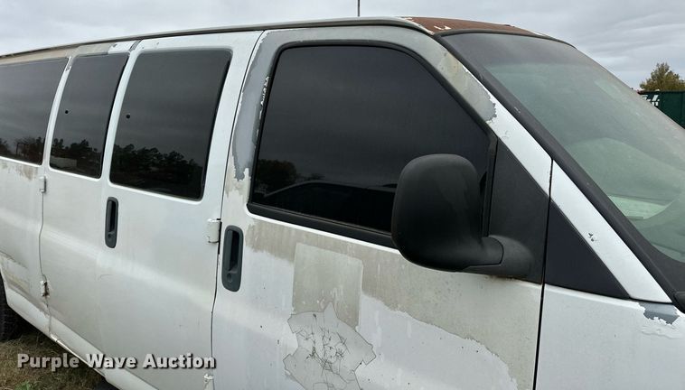 image for item DP3189 2002 Chevrolet Express 3500  van