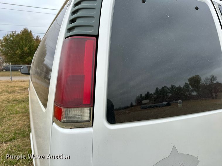 image for item DP3189 2002 Chevrolet Express 3500  van