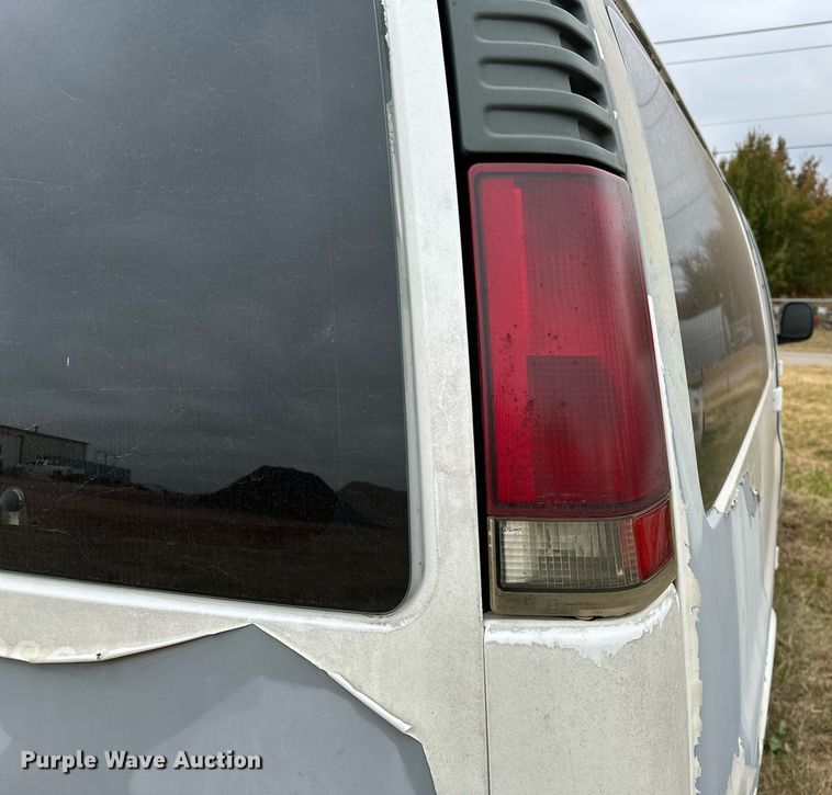 image for item DP3189 2002 Chevrolet Express 3500  van