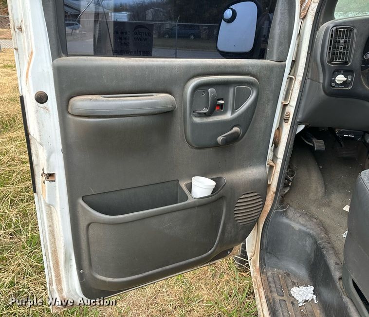 image for item DP3189 2002 Chevrolet Express 3500  van