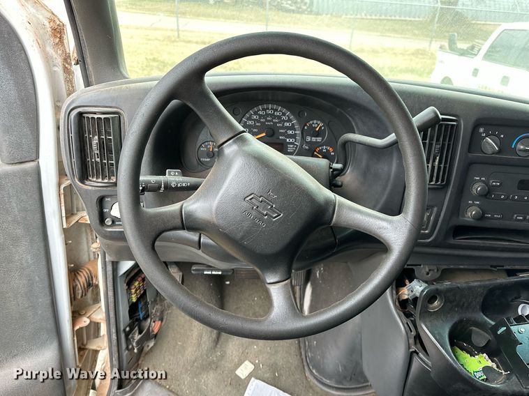 image for item DP3189 2002 Chevrolet Express 3500  van