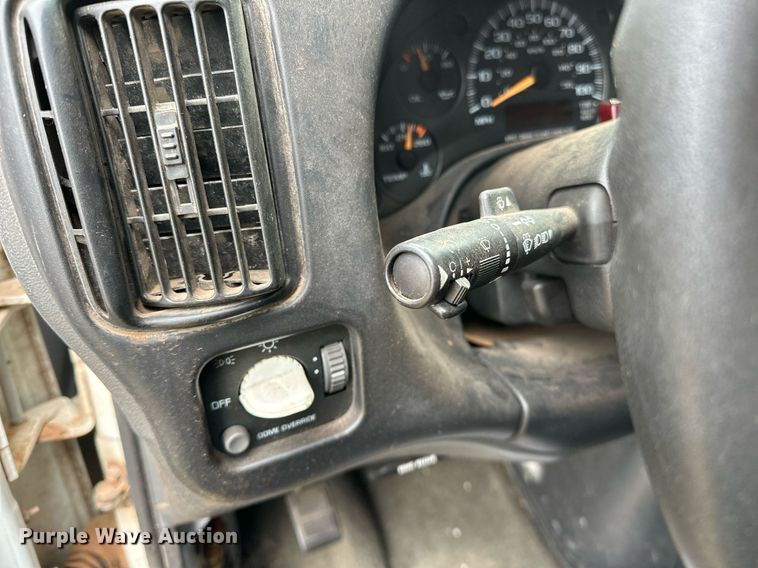 image for item DP3189 2002 Chevrolet Express 3500  van