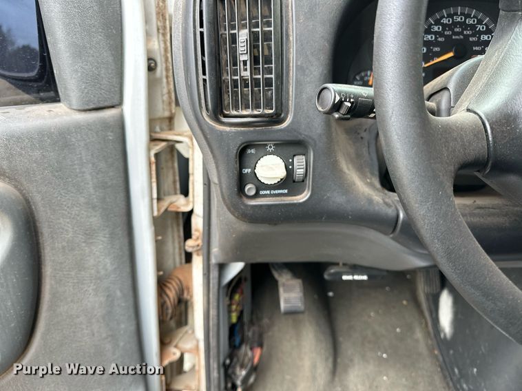 image for item DP3189 2002 Chevrolet Express 3500  van