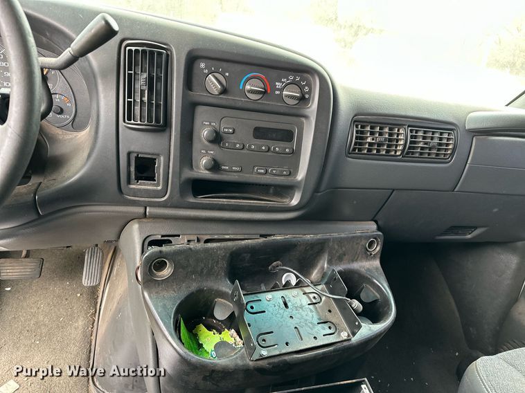 image for item DP3189 2002 Chevrolet Express 3500  van