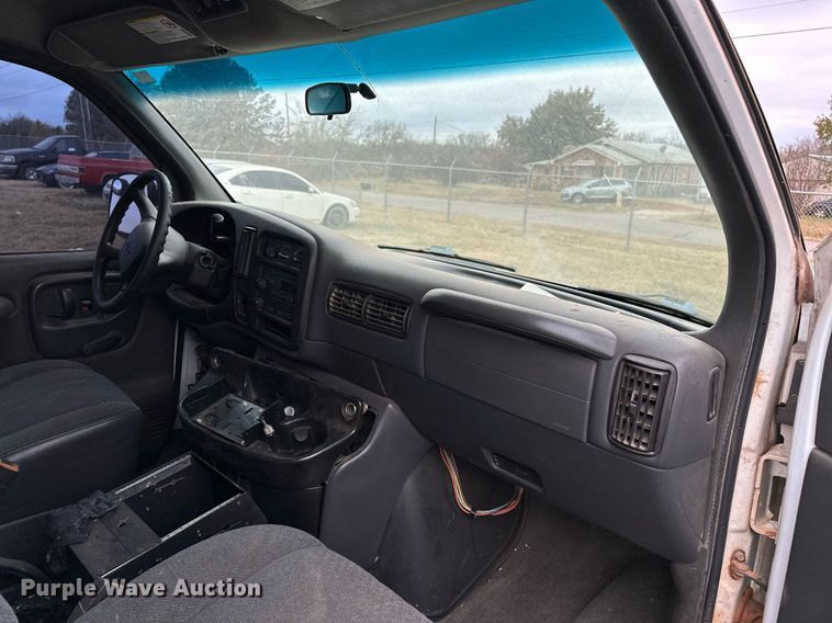image for item DP3189 2002 Chevrolet Express 3500  van