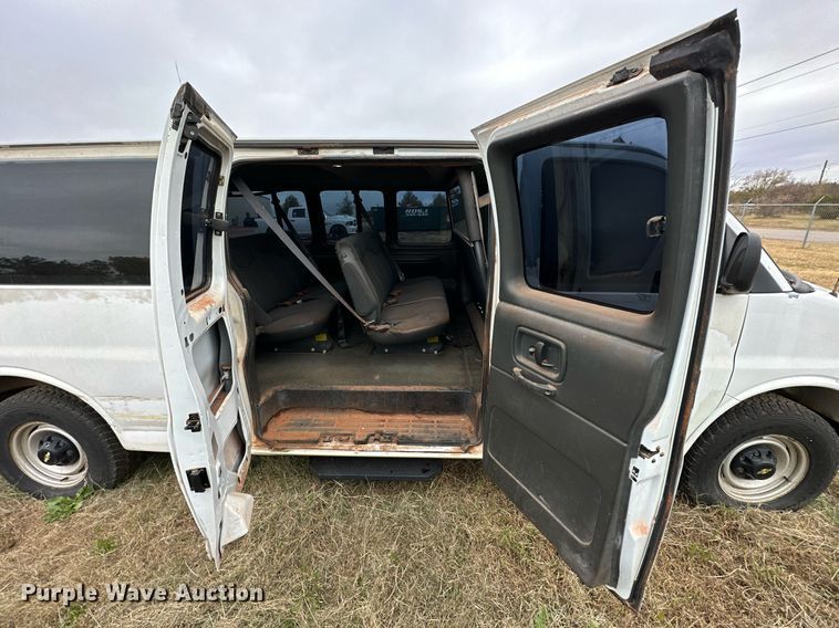 image for item DP3189 2002 Chevrolet Express 3500  van