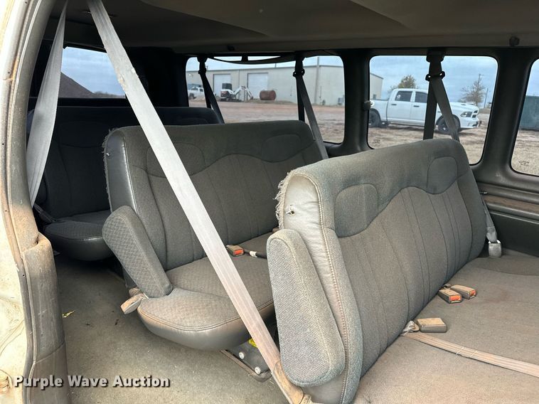 image for item DP3189 2002 Chevrolet Express 3500  van