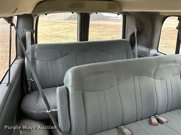 image for item DP3189 2002 Chevrolet Express 3500  van