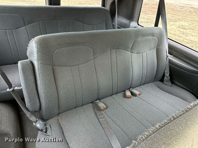 image for item DP3189 2002 Chevrolet Express 3500  van