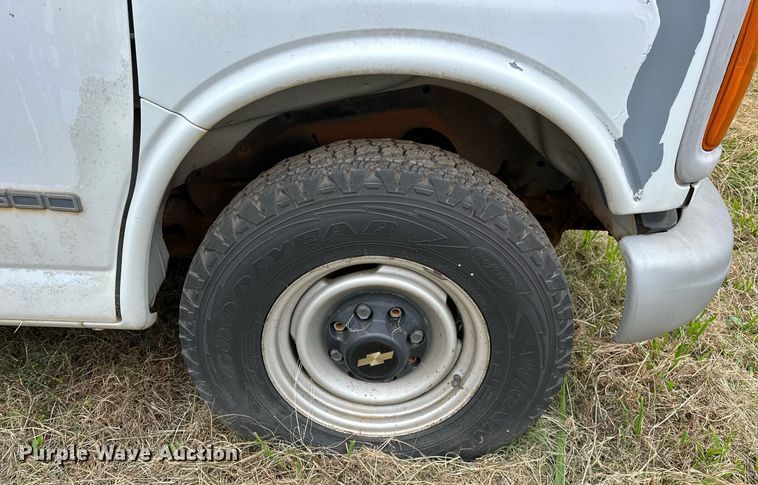 image for item DP3189 2002 Chevrolet Express 3500  van