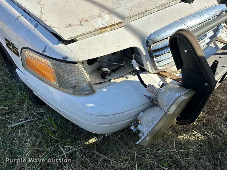 image for item DP3195 2005 Ford Crown Victoria Police Interceptor