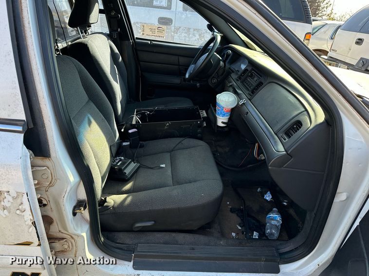 image for item DP3195 2005 Ford Crown Victoria Police Interceptor