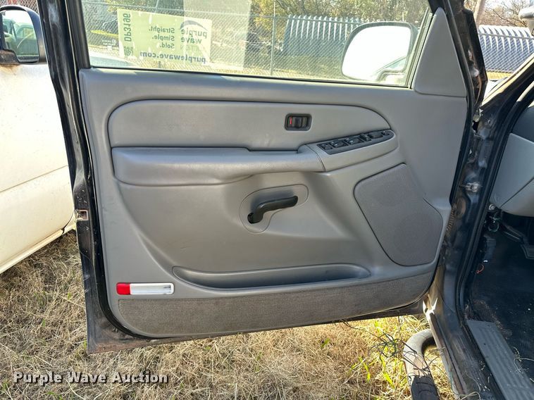 image for item DP3196 2004 Chevrolet Tahoe  SUV