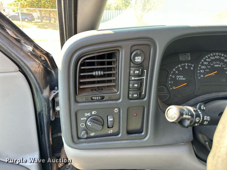 image for item DP3196 2004 Chevrolet Tahoe  SUV