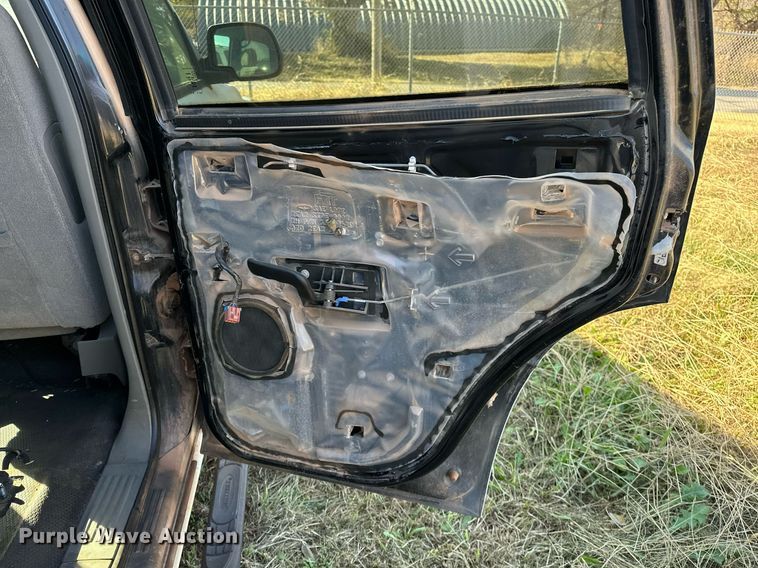 image for item DP3196 2004 Chevrolet Tahoe  SUV