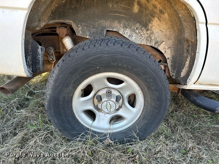 image for item DP3196 2004 Chevrolet Tahoe  SUV