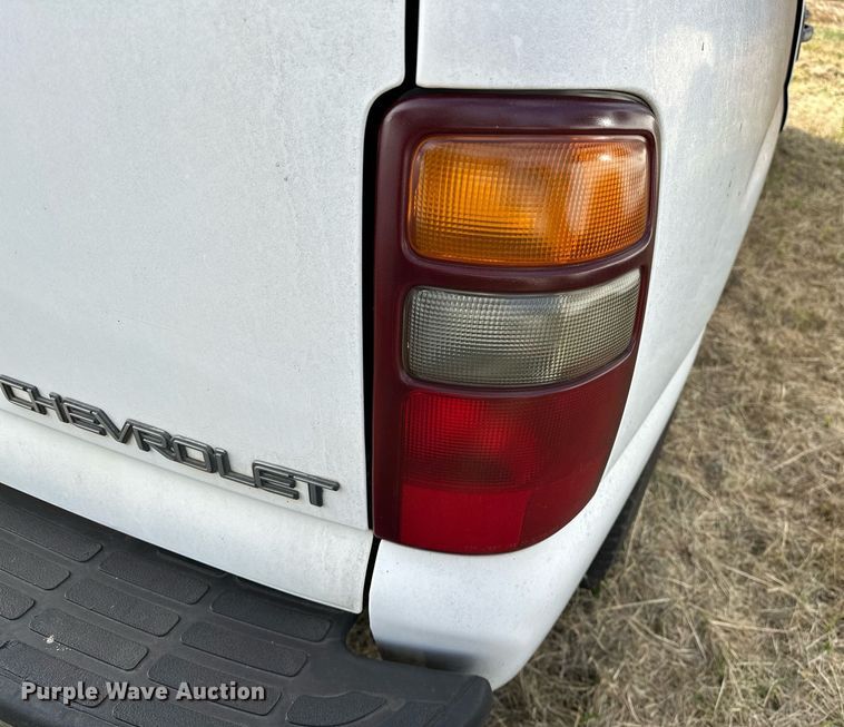 image for item DP3197 2002 Chevrolet Tahoe  SUV