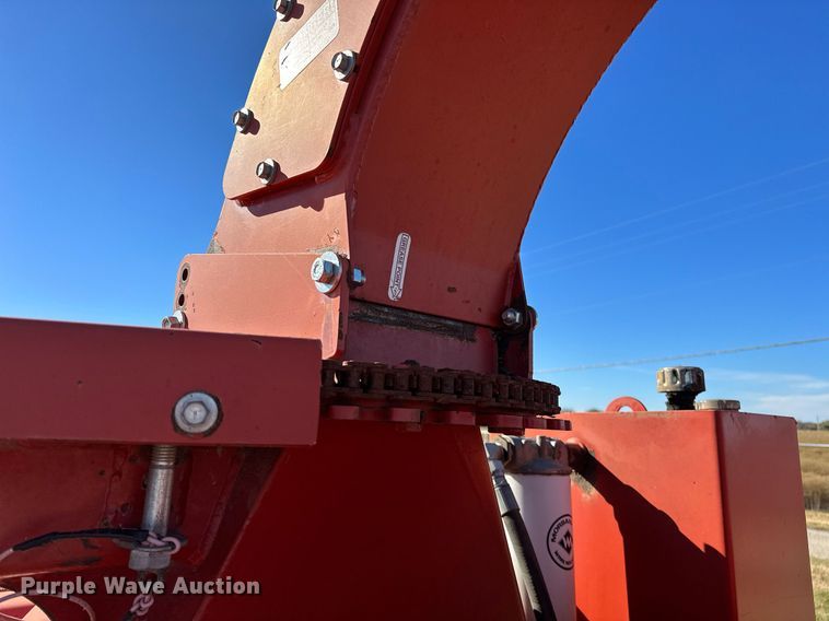 image for item DP3238 2013 Morbark Beever M18R  wood chipper