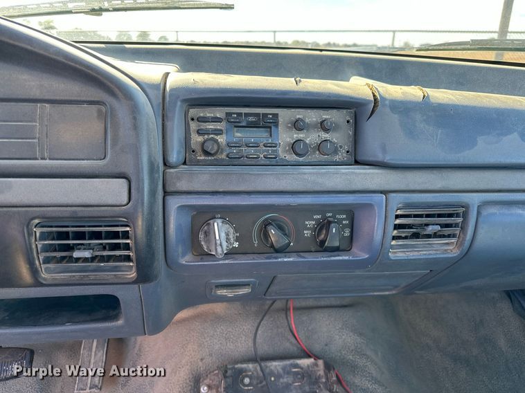 image for item DP3245 1993 Ford F150  pickup truck