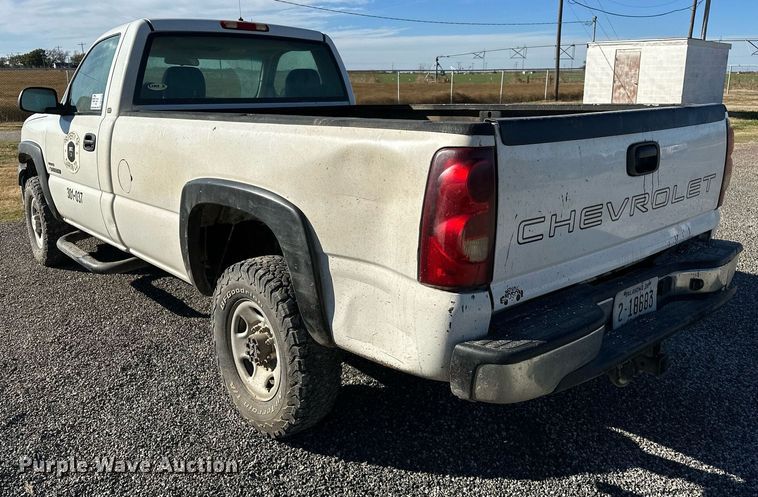 image for item DP3246 2003 Chevrolet Silverado 2500HD  pickup truck