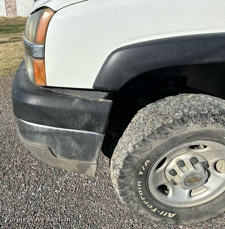 image for item DP3246 2003 Chevrolet Silverado 2500HD  pickup truck