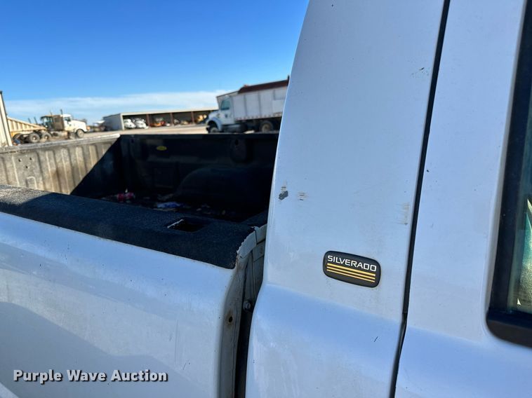 image for item DP3246 2003 Chevrolet Silverado 2500HD  pickup truck