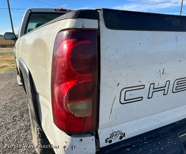 image for item DP3246 2003 Chevrolet Silverado 2500HD  pickup truck
