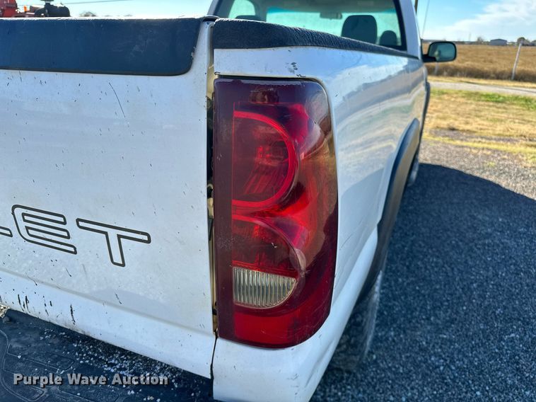 image for item DP3246 2003 Chevrolet Silverado 2500HD  pickup truck