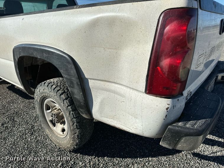image for item DP3246 2003 Chevrolet Silverado 2500HD  pickup truck