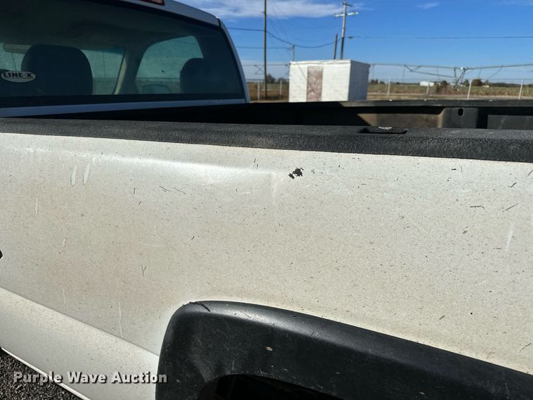 image for item DP3246 2003 Chevrolet Silverado 2500HD  pickup truck