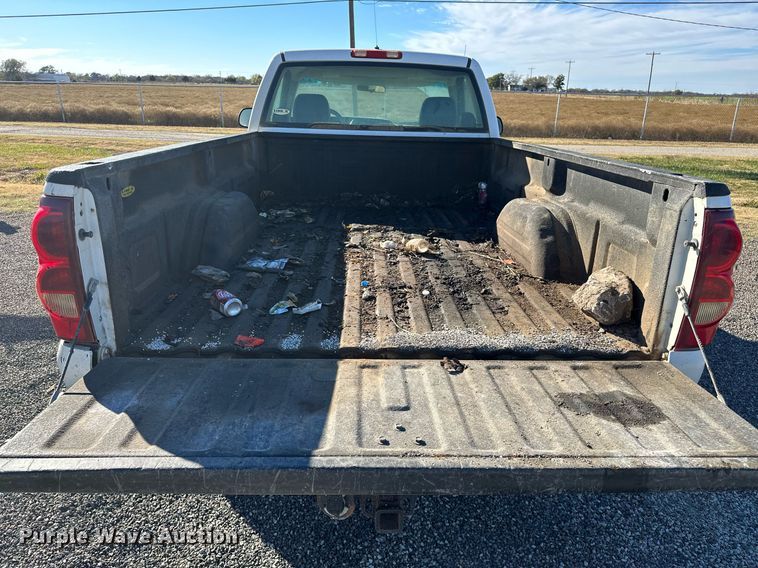 image for item DP3246 2003 Chevrolet Silverado 2500HD  pickup truck