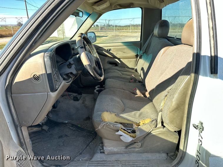 image for item DP3246 2003 Chevrolet Silverado 2500HD  pickup truck