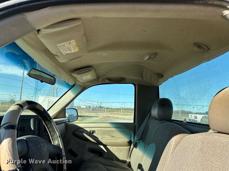 image for item DP3246 2003 Chevrolet Silverado 2500HD  pickup truck