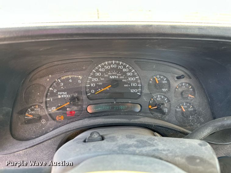 image for item DP3246 2003 Chevrolet Silverado 2500HD  pickup truck