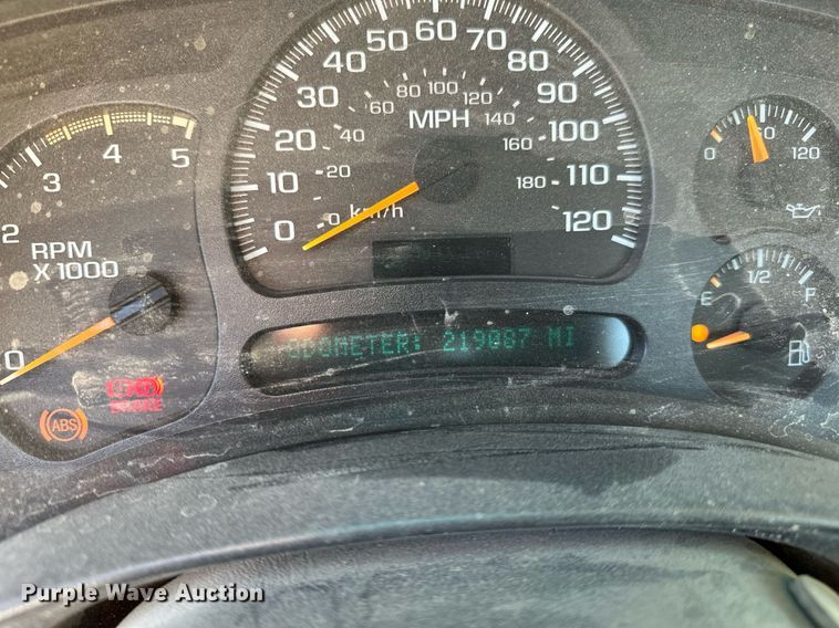 image for item DP3246 2003 Chevrolet Silverado 2500HD  pickup truck