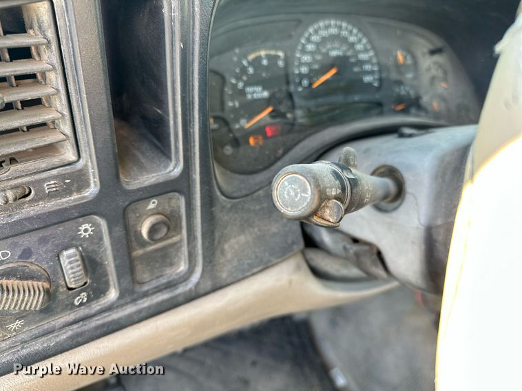 image for item DP3246 2003 Chevrolet Silverado 2500HD  pickup truck