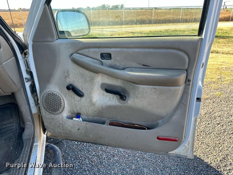 image for item DP3246 2003 Chevrolet Silverado 2500HD  pickup truck