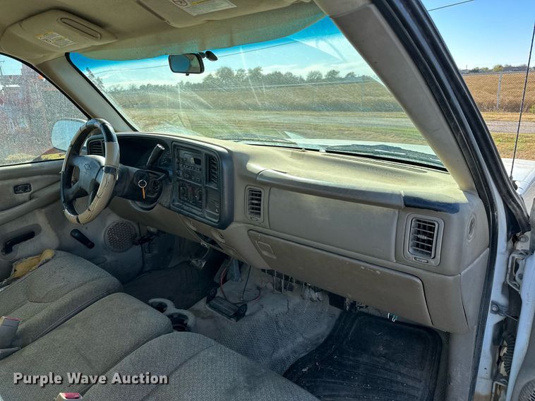 image for item DP3246 2003 Chevrolet Silverado 2500HD  pickup truck