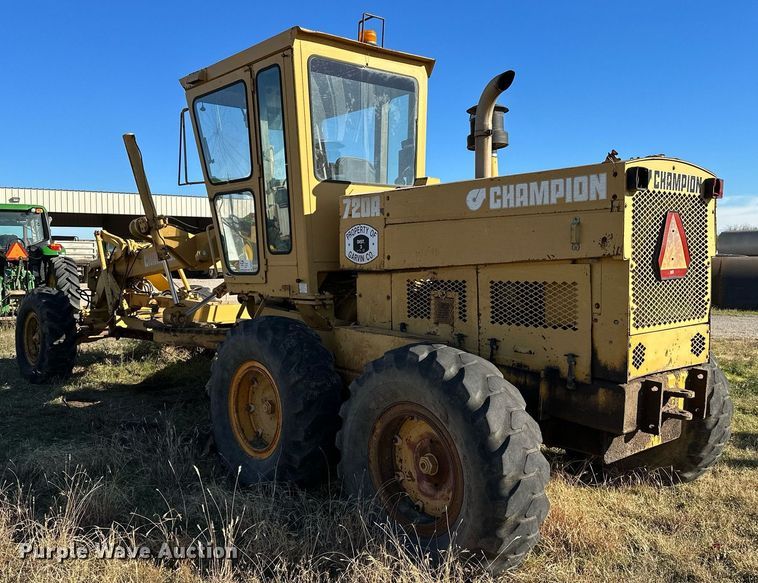 image for item DP3248 1988 Champion 720A  motor grader
