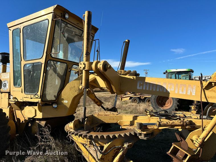 image for item DP3248 1988 Champion 720A  motor grader