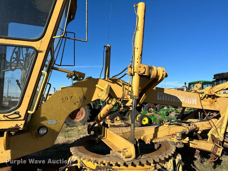 image for item DP3248 1988 Champion 720A  motor grader
