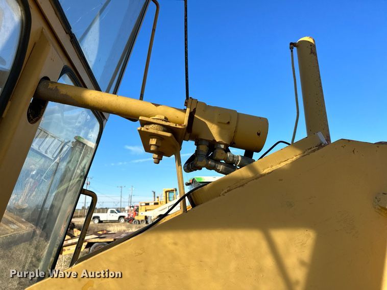 image for item DP3248 1988 Champion 720A  motor grader