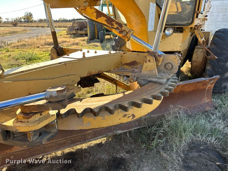 image for item DP3248 1988 Champion 720A  motor grader