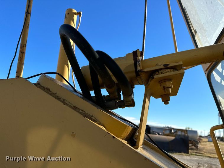 image for item DP3248 1988 Champion 720A  motor grader