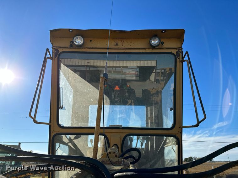 image for item DP3248 1988 Champion 720A  motor grader