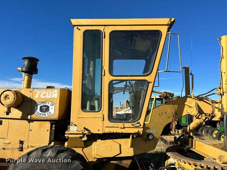 image for item DP3248 1988 Champion 720A  motor grader