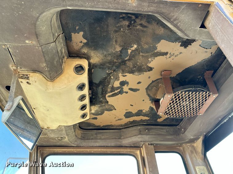 image for item DP3248 1988 Champion 720A  motor grader