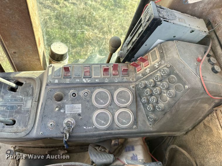 image for item DP3248 1988 Champion 720A  motor grader